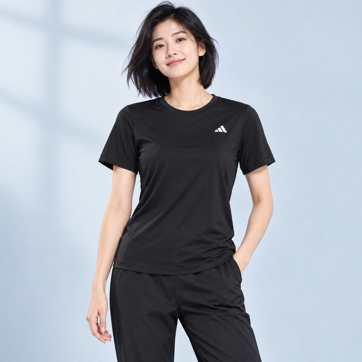 adidas阿迪达斯女款运动短袖T恤黑色
