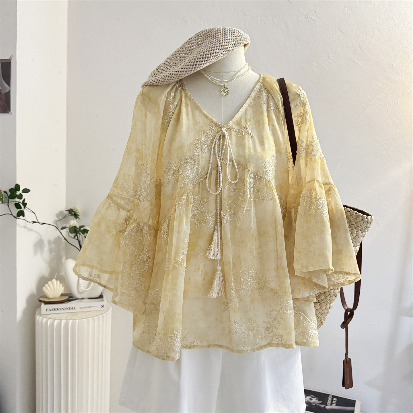 氛围感黄色法式V领刺绣雪纺衫女2026春夏季宽松荷叶袖娃娃衫上衣