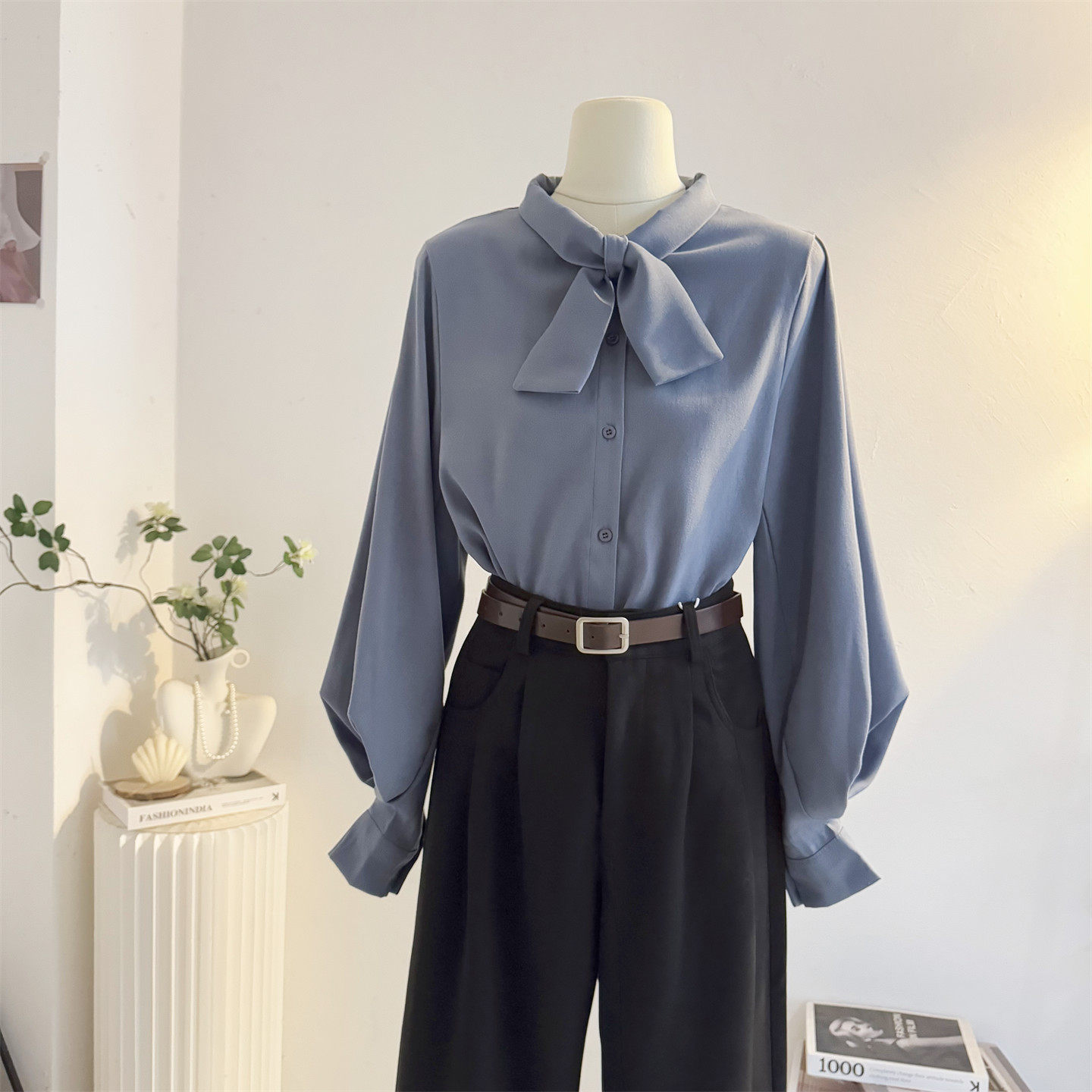 雾蓝色蝴蝶结立领灯笼袖衬衫女2025秋设计感通勤气质磨毛长袖衬衣