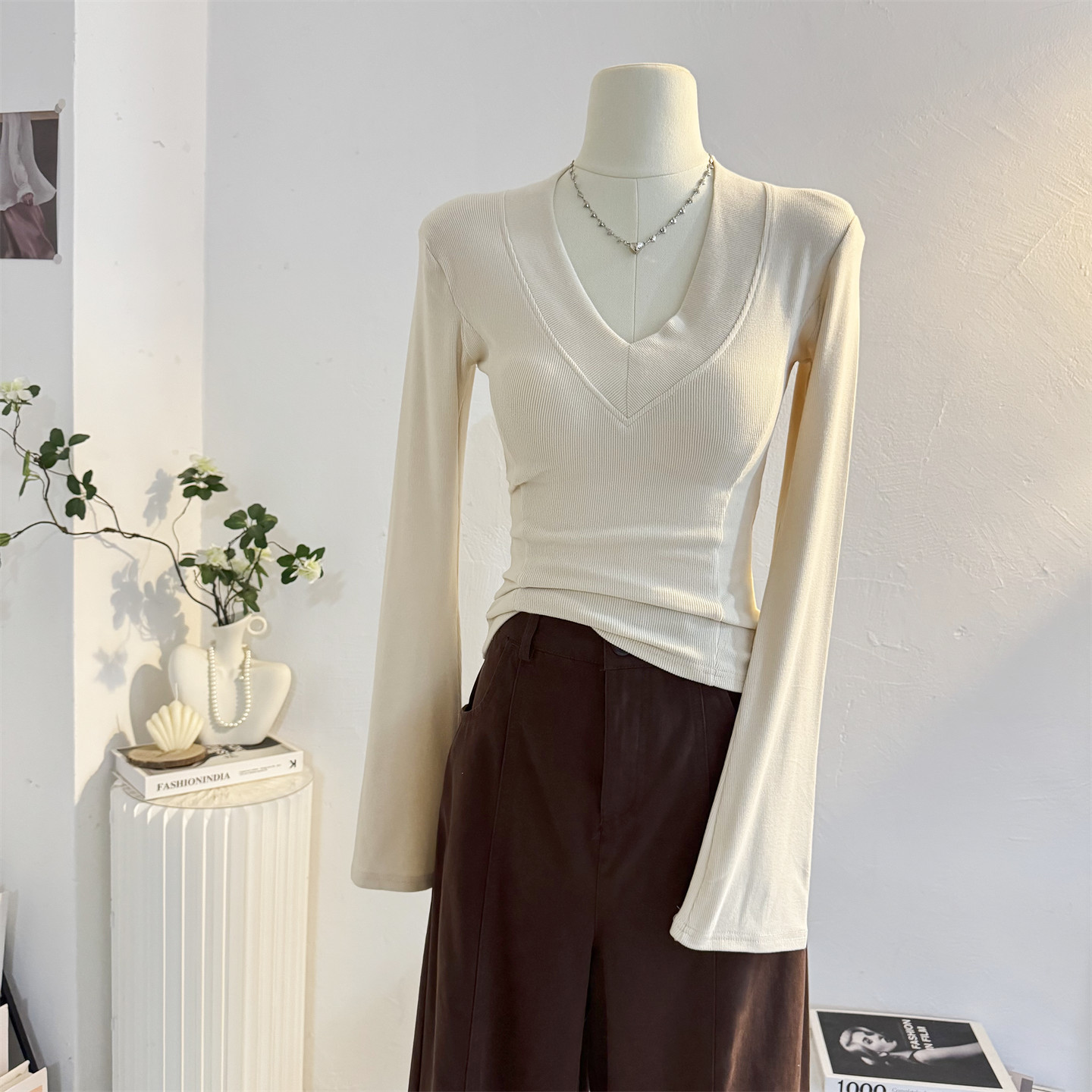 磨毛加厚垫肩V领长袖T恤女2025秋冬设计感修身气质内搭打底衫上衣