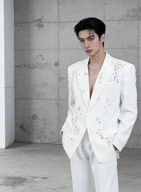 He刺野/轻奢珍珠设计花朵白色西装外套男高级感男模演出痞帅西服
