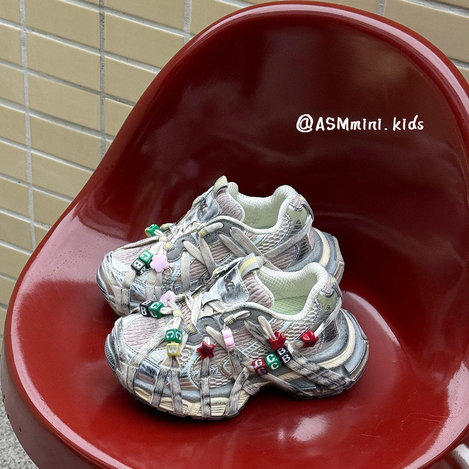 2026新款儿童潮鞋女童串珠做旧轻便老爹鞋男童蜘蛛侠绑带运动鞋