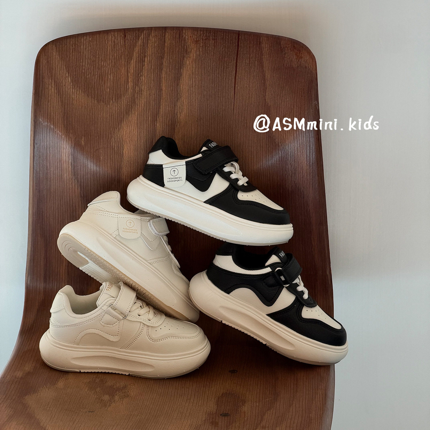 2026春季新款儿童黑白简约休闲板鞋女童厚底小白鞋男童轻便运动鞋