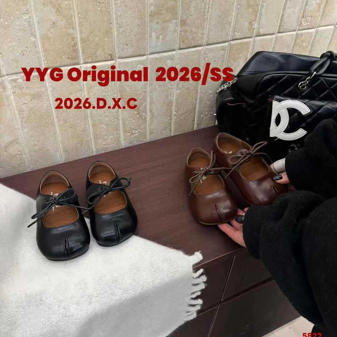 2026春新款女童复古韩系假分趾浅口单鞋中小童女宝软底纯色公主鞋