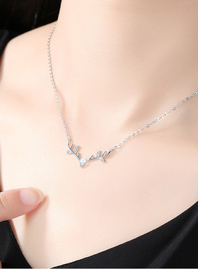 韩版新品麋鹿项链锁骨链女月光石吊坠一鹿有你圣诞礼物