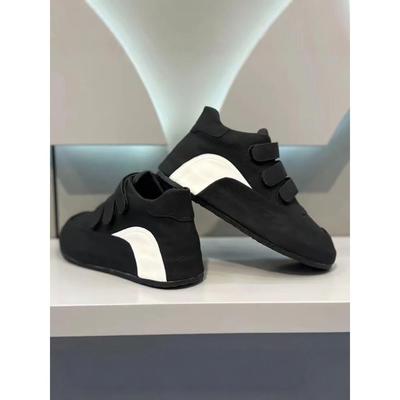 极简主义水行魔术贴懒人鞋白色鞋与增加厚鞋底