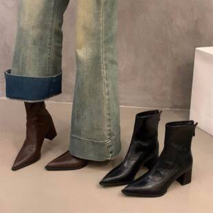 香港高跟粗跟尖头小踝靴女鞋2025夏季棕色加绒马丁靴瘦瘦短靴子