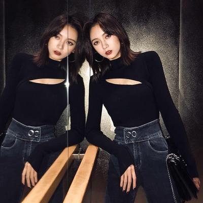 2025春秋半高领针织衫女长袖修身镂空小心机性感设计感内搭打底衫