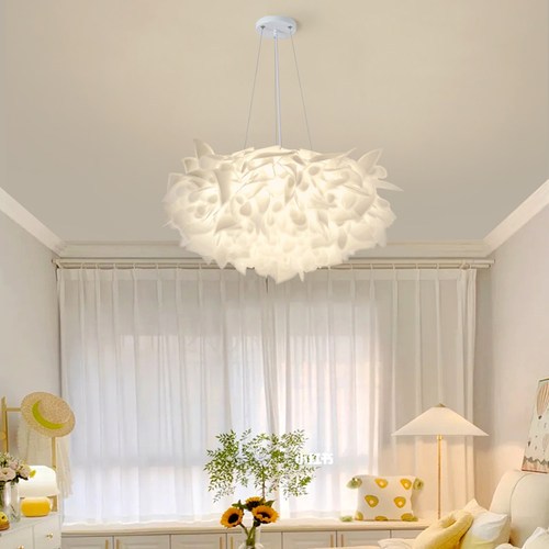 卧室吊灯温馨浪漫北欧ins少女房间饰现代简约led新款餐厅花瓣灯具