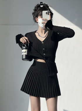 纸片人黑色套装小个子甜辣气质喇叭袖针织衫高腰百褶短裙两件套女