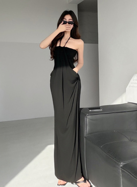 淡人静酷~挂脖抹胸连衣裙女黑色无袖修身显瘦长裙高级感极简穿搭