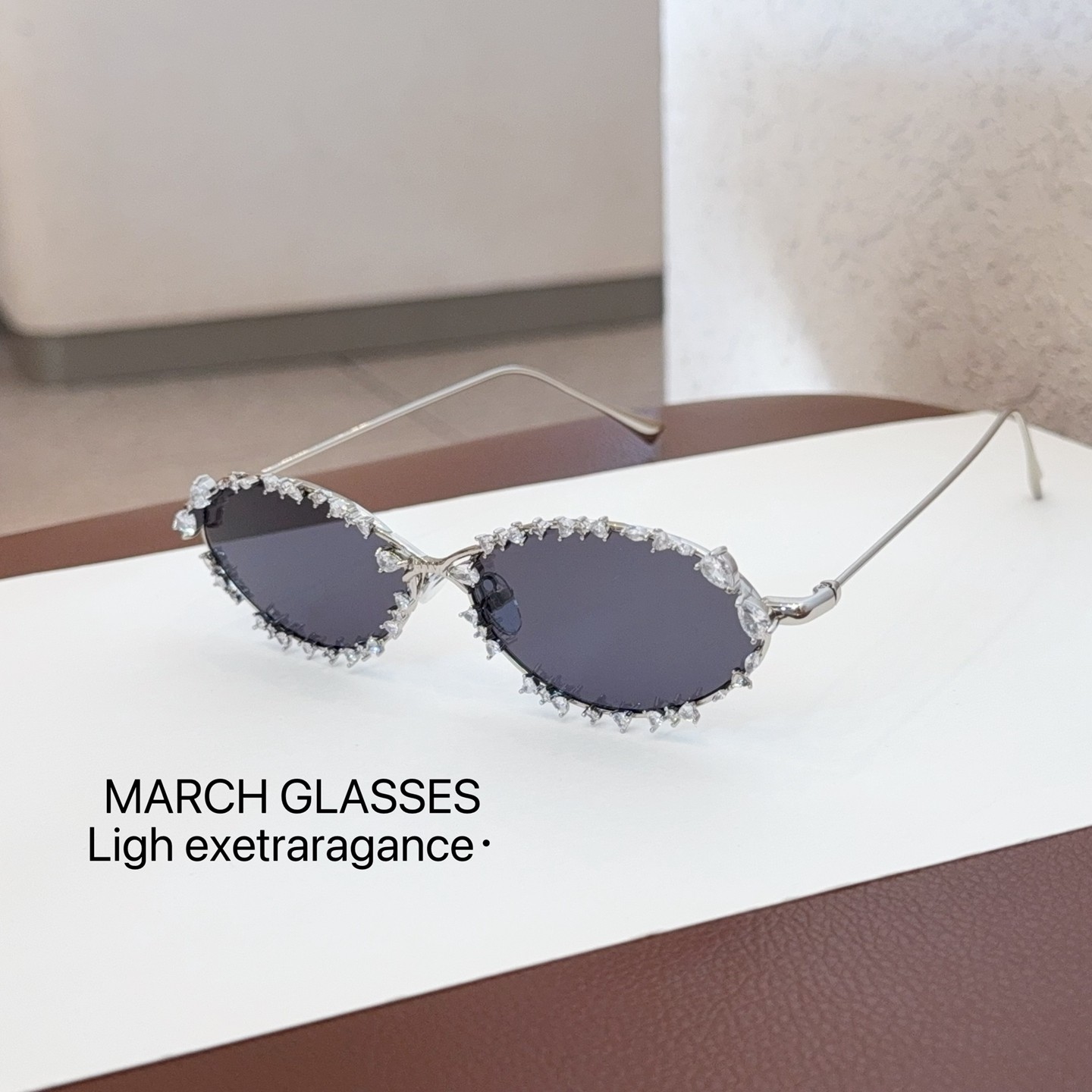 潮品新款个性镶闪钻金属椭圆形太阳眼镜女高级感小众猫眼平光镜男