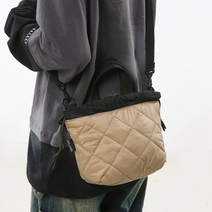 单肩托特包包女2024秋冬新款轻便柔软时尚百搭绗缝水桶型斜挎包