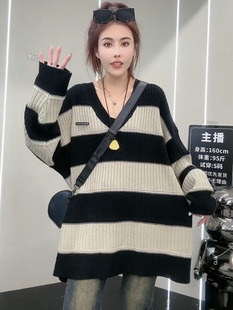 宽松显瘦针织衫 洋气百搭条纹v领毛衣女大码 上衣 新款 欧货2023秋季