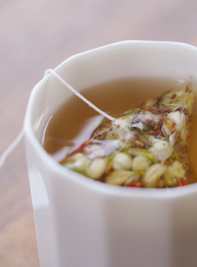 若谷家集|何田田 熬夜甘养茶 传统茶饮良方决明子牛蒡菊花金银花