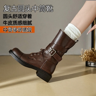 圆头粗跟前系带中筒靴女秋冬新款皮带扣马丁靴复古拼接舒适时装靴