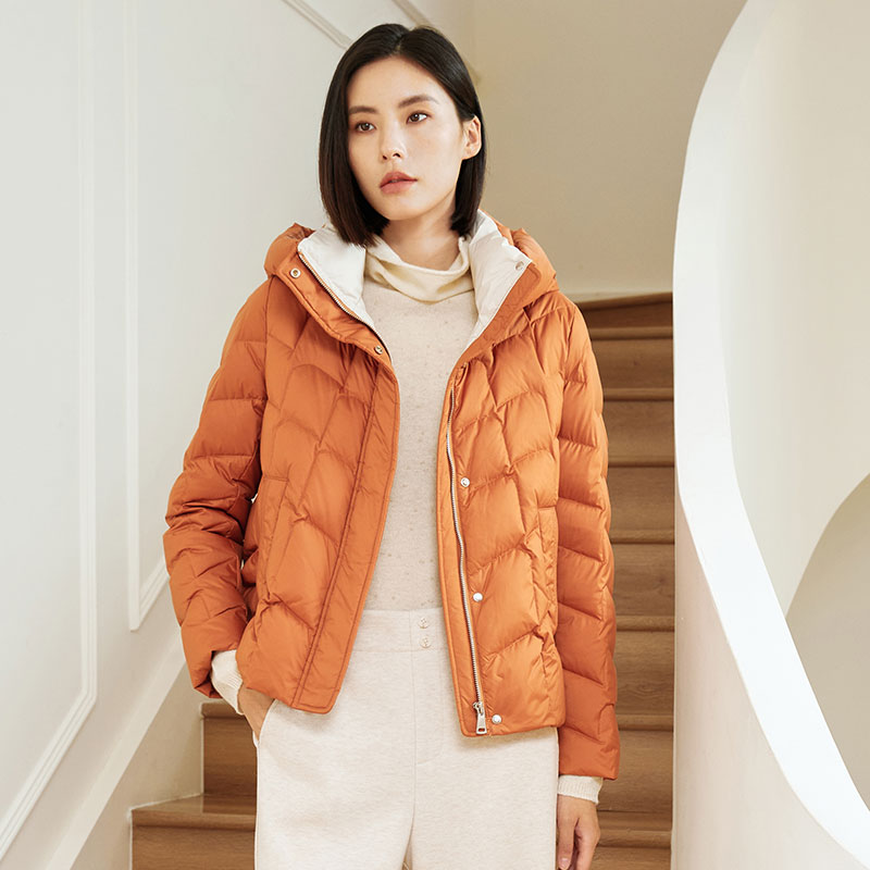 玳莎撞色领连帽羽绒服