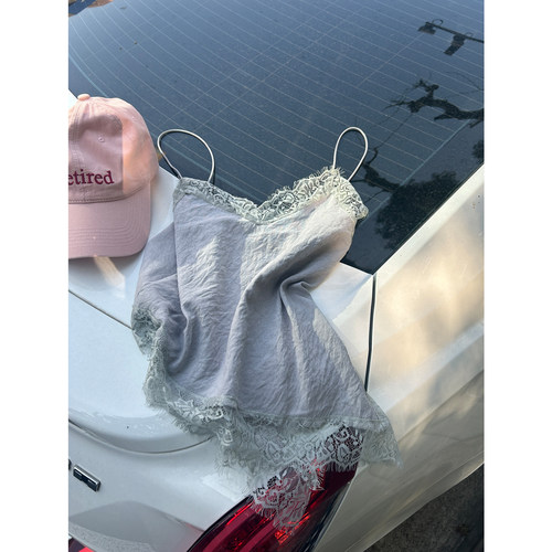 鬼鬼家 正品韩代东大门颜色吼美睫毛蕾丝吊带不规则开叉下摆背心