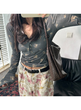少量现货 韩代东大门 小碎花甜美萌妹子弹力纽扣套头长袖T恤