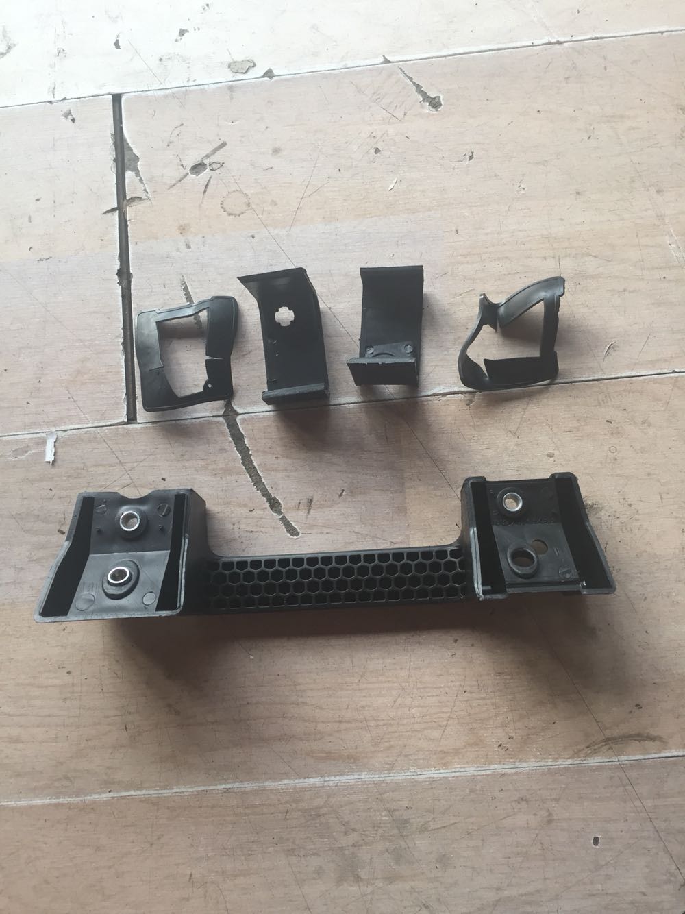 陕汽德龙前面板拉手F3000F200081.97001.5081、卡车司机的“门面事务”。