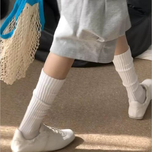 ins博主春夏纯色复古慵懒中筒袜