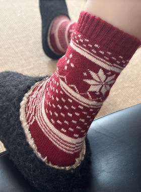 复古红也太有新年的氛围感了吧！暖暖的马年feel~袜子女本命年红