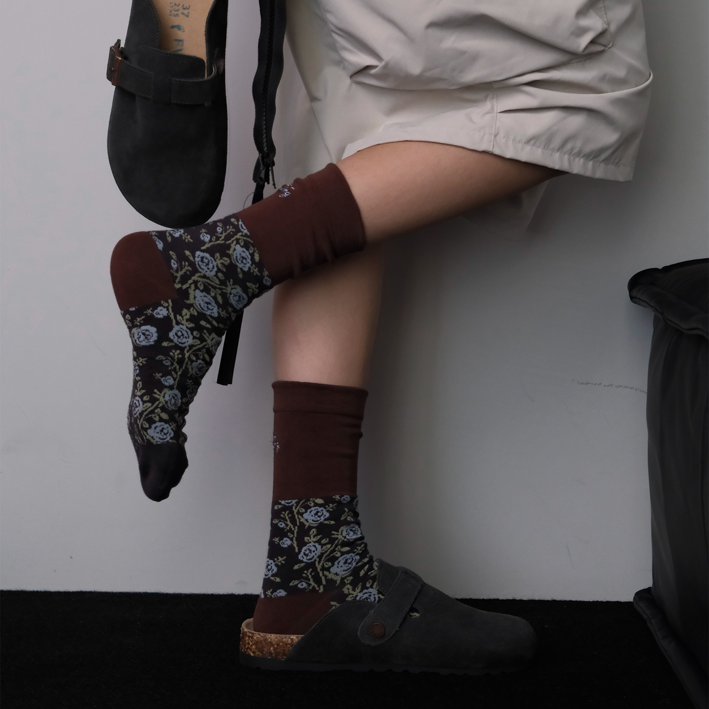 ZeroG秋冬新款复古刺绣雕花棉中筒女袜满身碎花戏剧感森系可堆堆