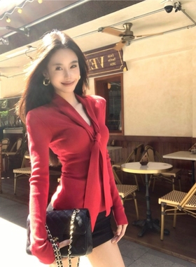 红色系带v领针织衫女春秋2025新款辣妹设计感内搭打底衫长袖上衣