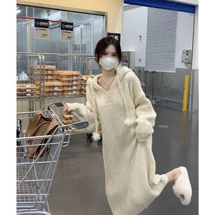 配大衣打底内搭长裙连帽毛衣针织连衣裙子女春秋季2026新款卫衣裙