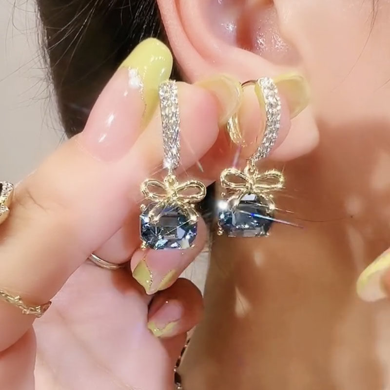 气质女蝴蝶结蓝色钻耳环
