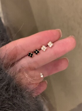 睡觉不香风迷你水钻耳钉
