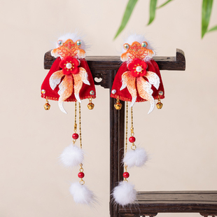 儿童新款毛球新年汉服发饰红色刺绣金鱼铃铛发夹古风女童