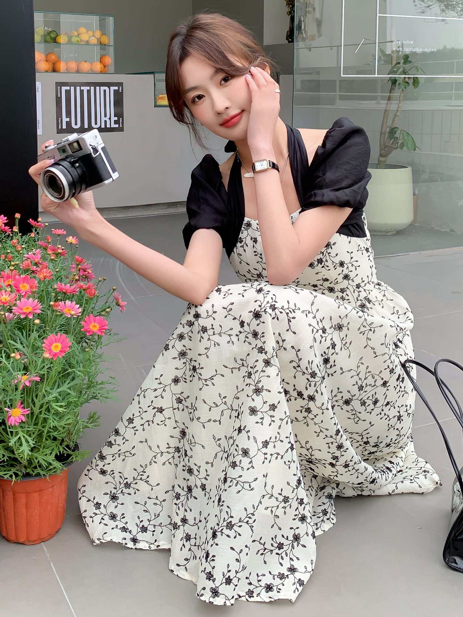 碎花吊带裙女夏季2023新款可盐可甜方领法式显瘦小众设计感连衣裙