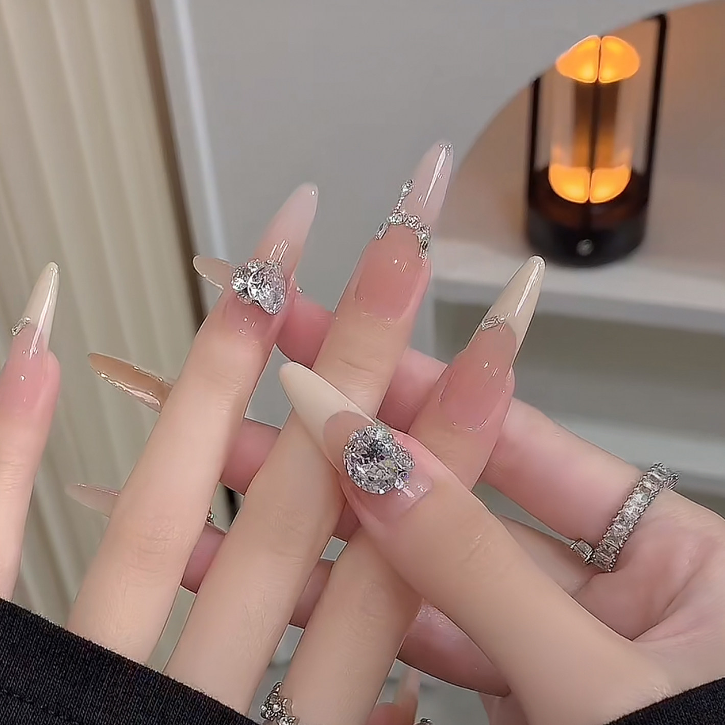 手工爆闪锆石穿戴美甲