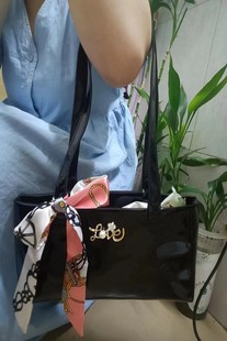 芭比girl亮面单肩包女小众设计包包2022新款 手提包横款 腋下法棍包