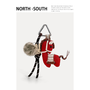 可爱红色小马包包挂件毛绒小公仔钥匙扣玩偶小众高级感手提包挂件