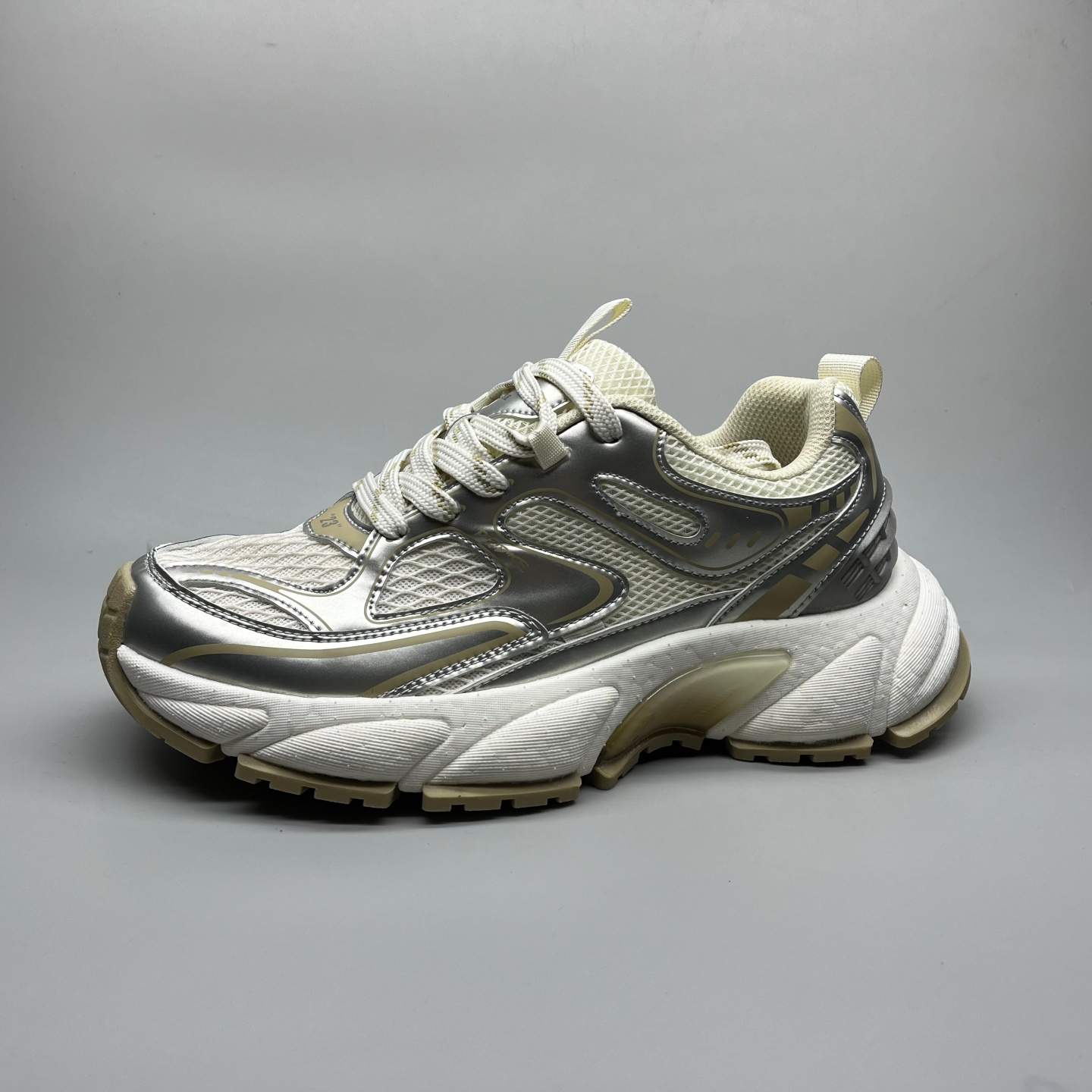 增运动休闲鞋外出时尚旅游鞋