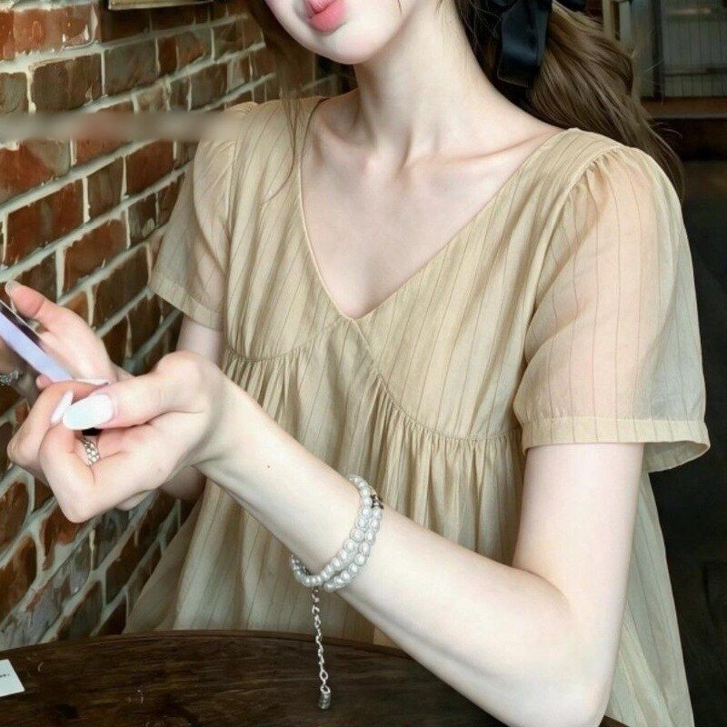 温柔风细条纹领短袖褶皱上衣女