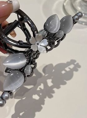 2023新款枪黑色仿猫眼石花朵抓夹女复古轻奢后脑勺盘发鲨鱼夹发饰