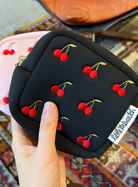 美摘樱桃小方包气垫口红首饰化妆包便携AirPods耳机身份证收纳袋