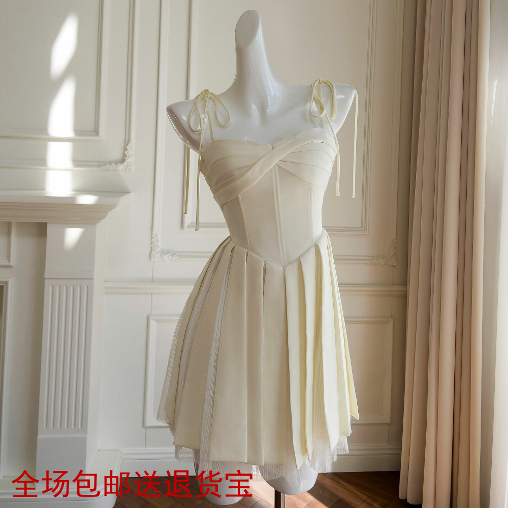 法式2024时尚气质吊带裙收腰款显瘦白色优雅短裙女龄少女风百褶裙