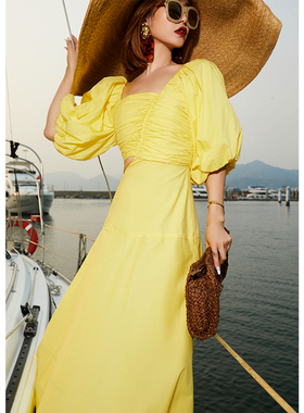 法式设计感漏腰浅春黄复古方领泡泡袖大摆长款连衣裙 70865