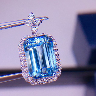 18K金钻石镶嵌天然极美圣玛利亚海蓝宝吊坠 主石3.56克拉晶体干净