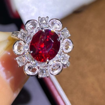 18K金钻石镶嵌天然无烧鸽血红宝石戒指主石3.07克拉 颜色鲜艳火辣