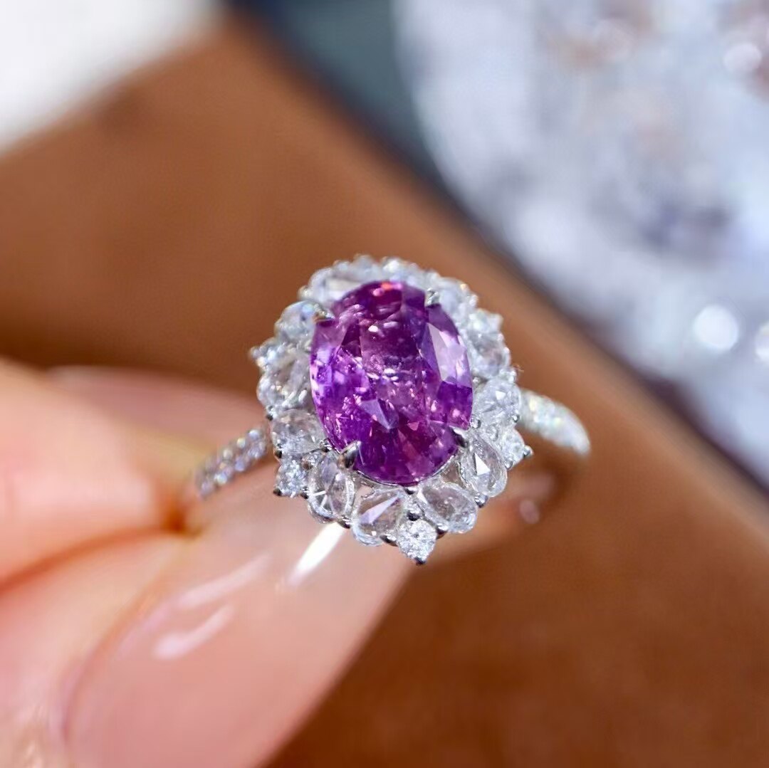 18K金钻石镶嵌 无烧蓝宝石戒指 主石2克拉 精美浪漫 惹人瞩目