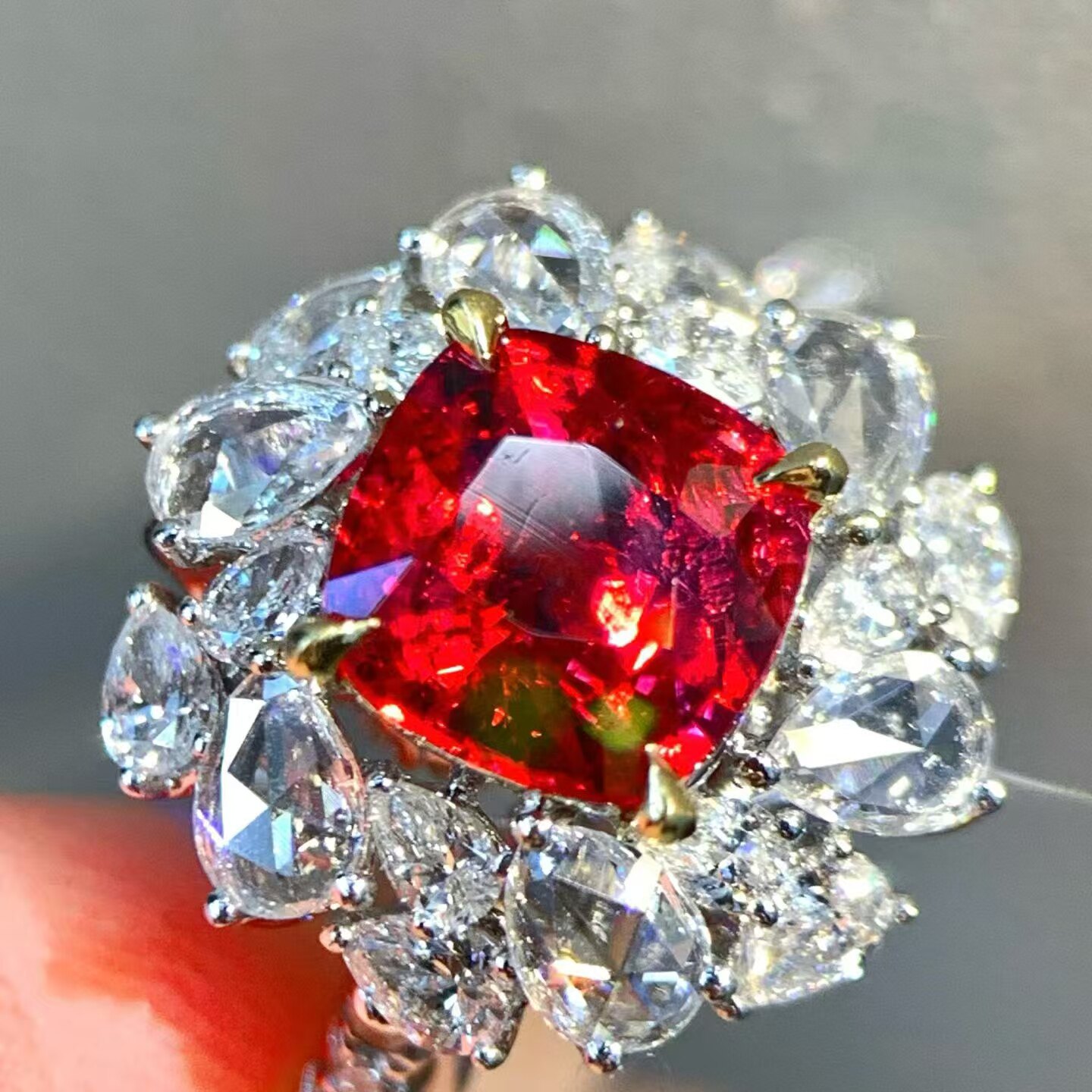 18K金钻石镶嵌 Guild证书绝地武士尖晶石戒指吊坠 主石1.54克拉