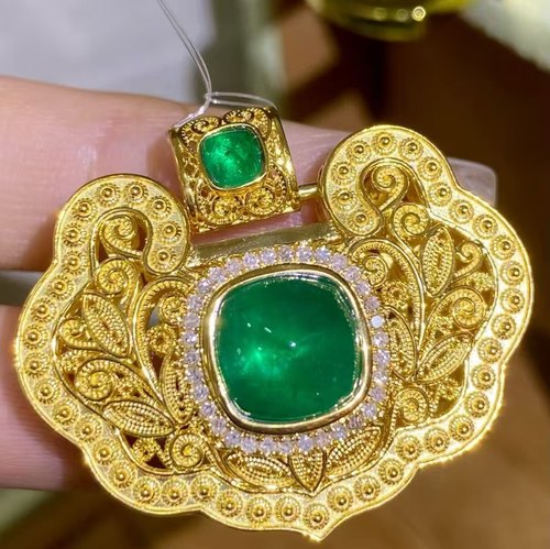 18K金钻石镶嵌 天然祖母绿吊坠 主石3.95克拉 优雅宫廷风复古设计