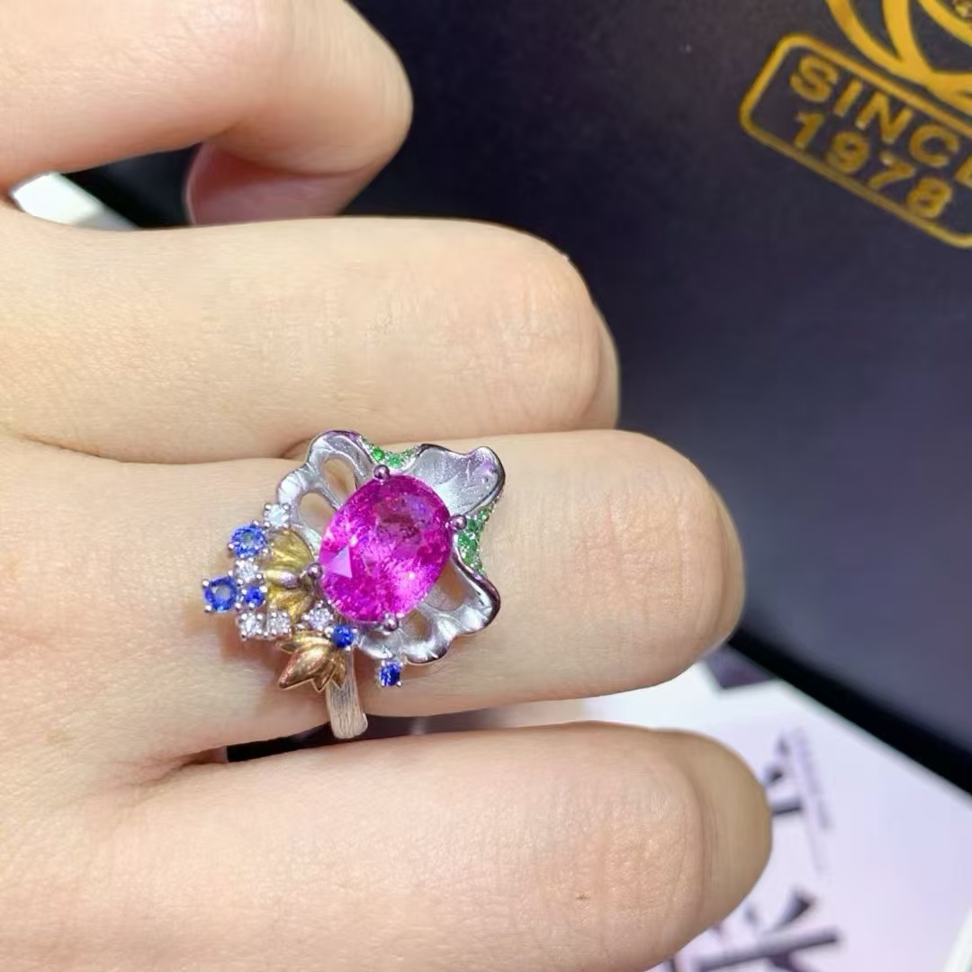 18K金钻石镶嵌 无烧紫蓝宝石戒指 主石2.87克拉 款式新颖时尚