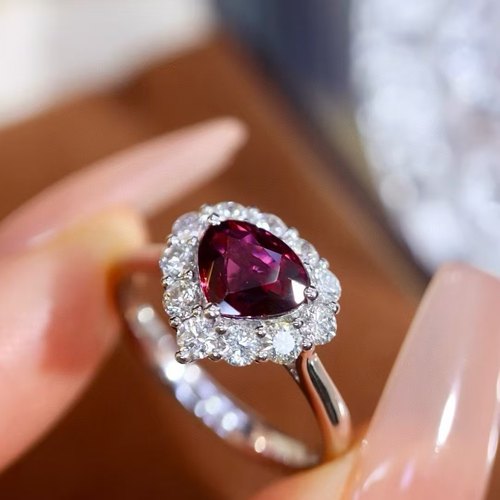 18K钻石镶嵌 天然无烧红宝石戒指 主石1.09克拉 指尖上的高贵典雅