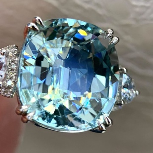 18K金钻石彩宝镶嵌 全净玻璃体海蓝宝戒指 主石8.35克拉 清澈干净